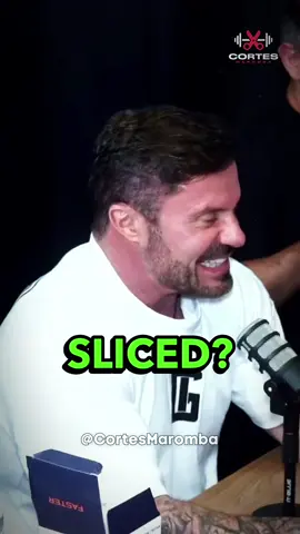Renato Cariani não aguenta mais o meme dele falando inglês, crazy, sliced. Depois que Igorfina começou com isso a vida nunca mais foi a mesma na maromba. 🔵Growth Supplements 🏷️Cupom: CM #renatocariani #cariani #renatocarianipodcast #igorfina #memesmaromba #humormaromba #viralbrasil #foryou 