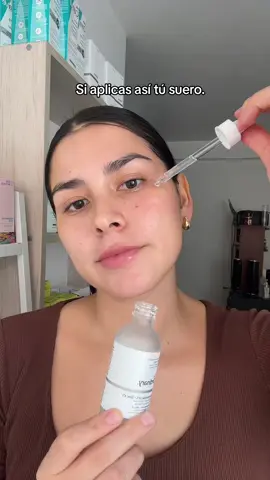 Tu piel puede contaminar el gotero con otros producto que ya tienes en el rostro. Lo mejor es aplicarlo en la palma de la mano y luego a toques por todo el rosotro. Sigueme para mas Tips  #tipsdeskincare #niacinamidatheordinary 