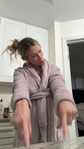 Im growing more than just a human i guess… shit🤣🤣🤣 #pregnant #pregnanttiktok #pregnantlife #viral #bereal #firsttimemom #pregnantlifebelike #pregnancyjourney 