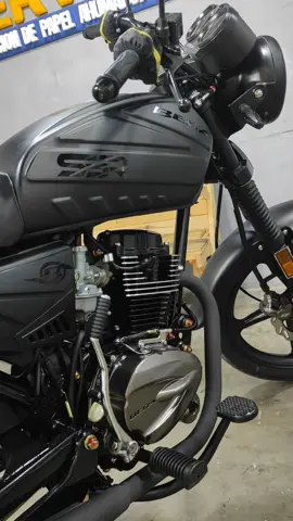 Rotulado Personalizado SBR... Los Rockeros también rotulan sus motos... #sbr #bera #servipaca #rock #caramelosdecianuro #acarigua #araure #black #blackedition #Viral #rockeros 