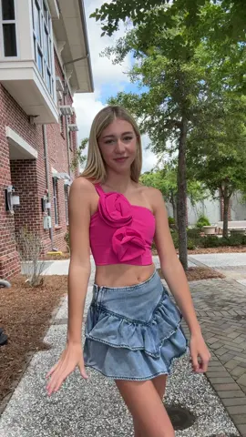 Summer vibes in this fit. #fyp #foryoupage #summervibes #SummerFashion #trending 