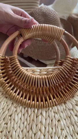 Mẫu túi cói lục bình rất hợp với chụp hình, đi chơi, đi biển nha mí nàng #tuicoi #tuilucbinh #tuicoidibien #phukiendibien #tuivintage #hue_tay01 