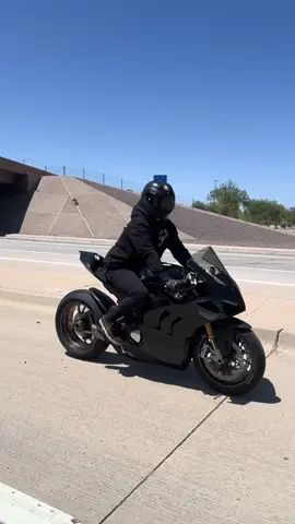 Love this sound 😍 #ducati #ducativ4 #ducativ4r #ducaticorse #ducatipanigle #motorcycle #motorcycles #biker 