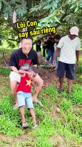 Lôi Con say sầu riêng và điệu cười hả hê của chú Linh 🤣🤣 @Phạm Quang Linh #quanglinhvlog #loicon #teamchauphi #quanglinh #xuhuong 