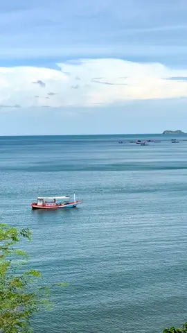 วิวทะเลชุมพรสวยมาก ⛵️🌊 📍หาดทรายรี ชุมพร  #ทะเล #ชุมพร #หาดทรายรีชุมพร #วิว #วิวทะเลสวยๆ #ทะเลชุมพร #พักผ่อน #พักผ่อนกับธรรมชาติ #ที่เที่ยว #ที่เที่ยวชุมพร #ธรรมชาติ #ธรรมชาติบําบัด #วันหยุด #ความสุข #ฮีลใจ #sea #happy #vacation #travel #chumphon #chumphonthailand #เทรนด์วันนี้ #tiktokพาเที่ยว #trending #fyp #fypシ #foryou #foryoupage 