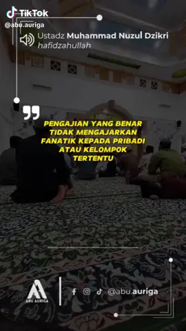 ustadz yg benar tidak mengajarkan fanatik kepada dirinya tapi fanatik kepada Allah dan Rasulnya .mengajak untuk Ta'at ,mengajak untuk semangat melakukan amal sholih yang diperintahkan oleh Agama . bukan makin Fanatik dengan Ustadz tersebut.  jangan salah niat dalam belajar ilmu agama 