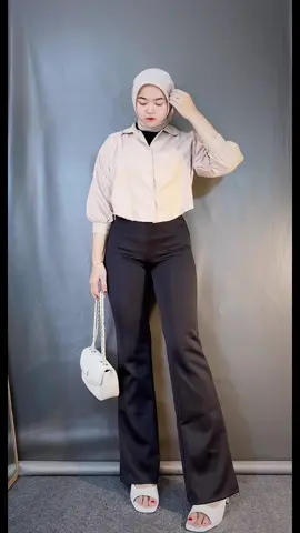 Kemeja crop under 40k gaes cakepp by @ichaandenishop #kemeja #OOTD #xyzbca 