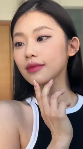 besides the mess-free packaging, the powder itself is fantastic ✨ it's super fine and doesn't over-mattify, giving me a naturally smooth finish~ i love it, and i think you will too! @makeupforever #FocusOnMe #HDskin #MAKEUPFOREVERSG