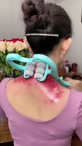( COD ) Unboxing Gậy Massage Cổ Vai Gáy với 6 con lăn, với chất liệu nhựa dẻo silicon không gây đau khi sử dụng,không gây khó chịu. Link mua hàng ở 🛍️ ngay phía dưới màn hình #fyp #xuhuong #capcut #spa #trilieu #daucovaigay #nhucmoi #luuthongmau 