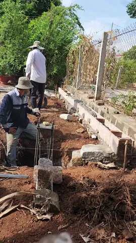 Khâu chuẩn bị cho mái nhà xe tiền chế.🚘