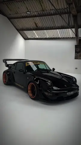 Happy Thursday ma peeps 😎🖤 #detailersoftiktok #carcare #rwb #rauhwelt #porsche #964 #911 #widebody #nakaisan #porscherwb #porsche911 #samsdetailing