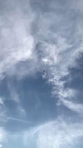 #aesthetic #fypシ゚viral #langitaesthetic #langitbiru #indonesia🇮🇩 #fypage #pesawat #langit #sadstory #kerenlangitnya 