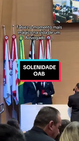 Quem chega até aqui sabe, são cinco anos percorridos com muita dedicação, resiliência e afinco. O momento da entrega da famosa “carteira vermelha” é mágico! #solenidadeoab #direito #law #juridico #formatura #advogado #oab #m #foryou #foryoupage #fo #fy #fypシ #fypシ゚viral #viral #viralvideo 