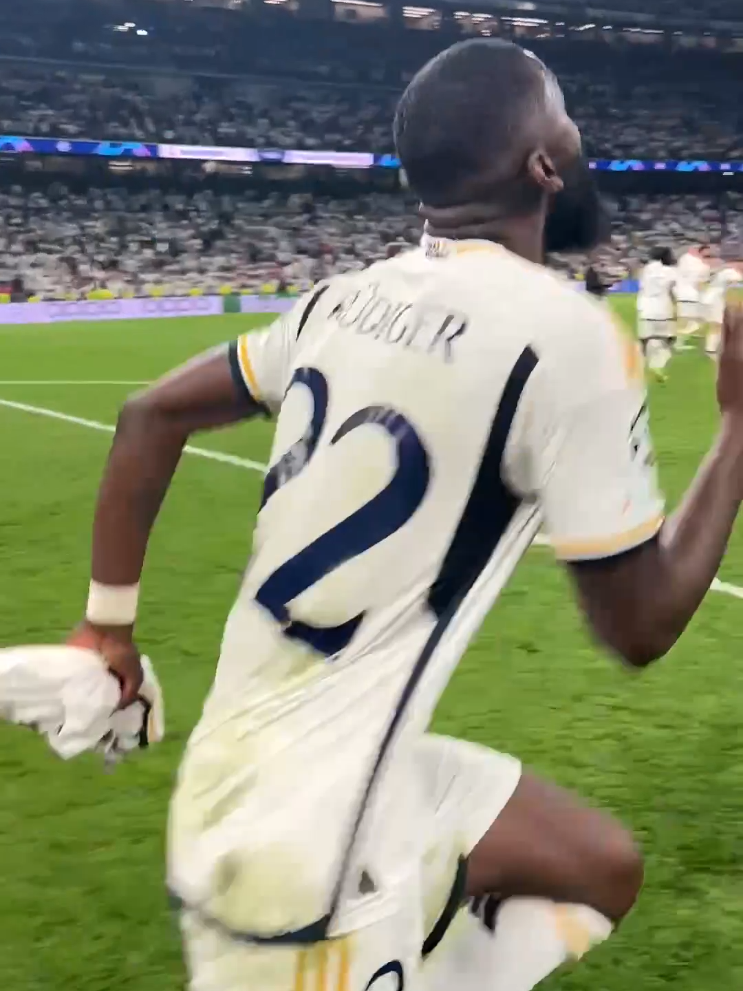 Rudiger's trademark run! 🏃🏿‍♂️😂 #RMAFCB #HalaMadrid #UCL #ChampionsLeague