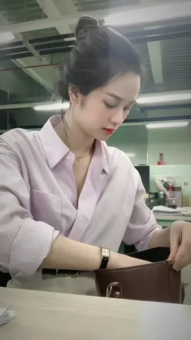 TOP 10 LỜI BỐC PHÉT NHẤT KHI ĐI XIN VIỆC -Top 1: Thành thạo tin học văn phòng: Word, Excel, PowerPoint :)))#moingaymotoutfit #bietthedeodilam #huyềngayclothing #Outfit #dilamcogivui #somikesoc #vanphong #dilamcogivui #bietthedeodilam 