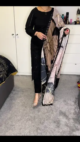 #fyp #eidoutfit #fypシ゚viral #designer #partywearsuits #viraltiktok #fypシ゚viral🖤tiktok #eidwear #fypシ゚ #london 