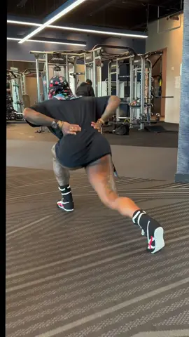 172 pounds on me but these summer circuits getting doneeeee!! Lets get into it!!! #legdayworkout #gluteworkout #linkinbio