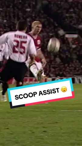 Scholesy with the scoop assist 😮‍💨 #MUFC #ManUtd #Scholes #OldTrafford 