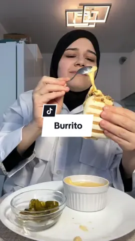 Mein 2 Acc @Lana's.STUFF  Käsesoße (2 Personen): 50 ml Milch 25 ml Sahne 4 Scheiblettenkäse Allgäuer Art 4 Scheiblettenkäse Cheddar 1 Spr. Zitrone 1/2 TI Paprika Edelsüß 1/2 TI Hähnchengewürz 1/2 TI Knoblauchpulver 1 TI Crème fraîche #chees #mukbang #burrito #lecker #essen #food #fyp 