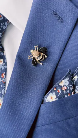 Fathers Day gift idea. Gold fly lapel pin for mens suits. #lapelpins #brooch #brooches #menswear #neckties #necktie #tie #ties #weddingplanning #menswear #groomsmen #groom #weddingoutfit #mensformalwear #fathersdaygift #giftsformen #giftsforhim 