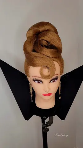 peinado de pasarela #erikasuárez #dramatico #pasarela #fpy_tiktok #fyppppppppppppppppppppppp #fypシ゚viral #artistic #dramatico #hairtyles 