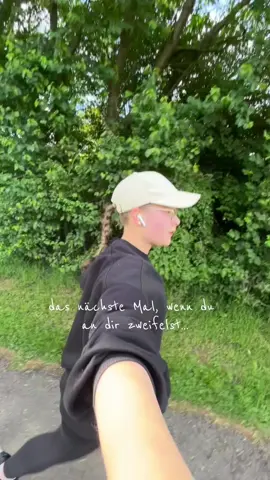 to the girl who‘s struggling to believe in herself… this one‘s for you 🫂🤍 Viel zu oft zweifeln wir an uns & sind uns gar nicht bewusst wie weit wir es schon geschafft haben.🙏🏼 #selflove #beproud #inspiration  #transformation 
