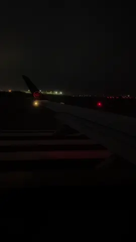 Night takeoff from LaGuardia runway 13 with @Air Canada in the E175 ✈️🤩❤️ #spotter #planespotter #aviation #aviationgeek #fyp #fypシ #trip #birthday #dream #wingview #flight #laguardia #laguardiaairport #newyork #embraer #e175 #unitedstates #canada #canada🇨🇦 