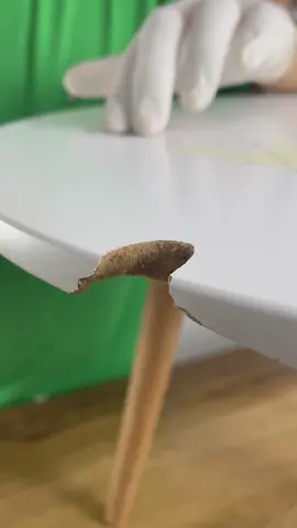 ¿Tu mesa de MDF está rota? ¡No la tires! Con el Epóxico Blanco de PEGATANKE es muy fácil. ¡Repáralo y listo! Recuerda que nuestro Pegamento Epóxico Blanco se puede: -Taladrar -Lijar -Pintar -Maquinar Además, es muy fácil de usar y seca en 45 minutos al sol☀️ #pegatanke #reparacionesdemadera #muebles #bricolaje #restauracion #repraloylisto #pegamentoepoxico #reparaciondemuebles 
