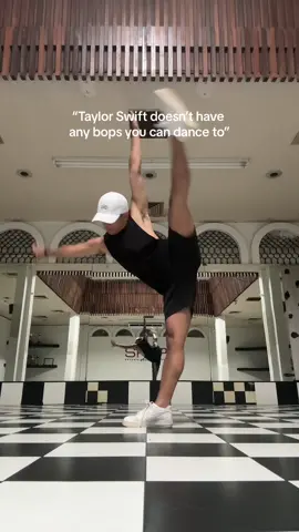 Me watching the eras tour on live like 💃🏽 @Taylor Swift #taylorswift #downbad #thetorturedpoetsdepartment 