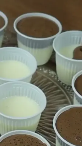 Para la crema de coco 250ml de leche 395 de leche condensada  200 gr de crema de leche 50gr de coco rallado  25gr de gelatina sin sabor para la mezcla de chocolate  250ml de leche  200gr de crema de leche  395 de leche condensada  5 cucharadas de chocolate en polvo 25gr de gelatina sin sabor  #cocinaconpasion #delicoascaseras #reposteriapersonalizada #arteenreposteria #caprichosdeliciosos #reposteriacasera #reposteriaencasa♥️ #chocolate #caprichosgurmet #HorneandoFelicidad #ReposteríaCreativa #reposteriafina #reposteríacreativa #CocinaConPasión 