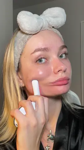SO affordable yet affective 😍 #skincare #skincareroutine #skin #skincaretips #skintok #massage #facemassage #facemassagetips #facelifthack #faceliftnatural #facemassager #facemassagelifting #faceliftingmassage #softskin #lighttherapy #skinleddevice #leddevice 