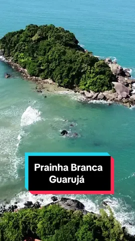 🏝️ Prainha Branca - Guarujá 🏝️ Com mar claro e areia branquinha é uma das mais belas da região! 🚘 Se estiver vindo por Bertioga (via balsa), a Prainha Branca é a primeira da ilha de Guarujá. 🚘 Agora se estiver no Guarujá e for visitar a praia branca, é a última praia na ponta, está localizada à 29 km do centro (praia de pitangueiras). 🌴 O acesso para a prainha branca é feito por trilha ou via travessia de barco (que sai de Bertioga), geralmente a opção mais escolhida é por trilha. 🌴 A infraestrutura da praia conta com barracas, mercadinho e restaurantes. ❗️Leve repelente e protetor solar ❗️ 🚮 Ao sair recolha o seu lixo 🌴 Eai já conhecem essa praia ?  #prainhabranca #guaruja #praia #litoral #litoralsul 