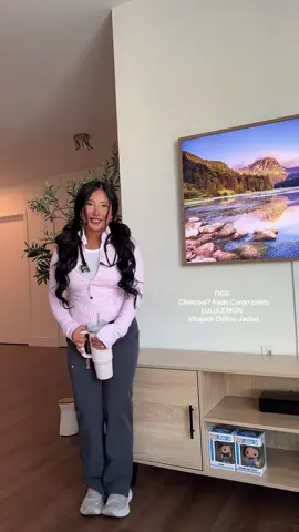 How I style my scrubs! Adding cute little details make me happy 😊 HAPPY NURSES WEEK!!! #figs #scrubs #nursesoftiktok #OOTD #nurselife 