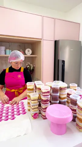 1º dia no iFood sendo confeiteira AAAAAAAAA #ifood #confeitaria 