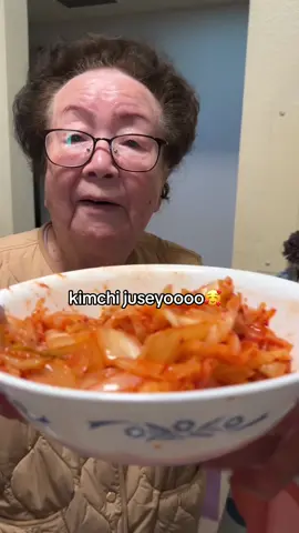 i swear she’s a cinnamon roll HAHA #korean #grandma #koreanfood #Recipe #cooking #cookingasmr #mukbang #fyp 