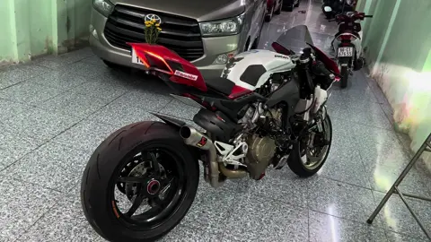 Mỗi lần đề máy lên là mất tình làng nghĩa xóm 😪 #akaprovic #ducatipinanglev4 