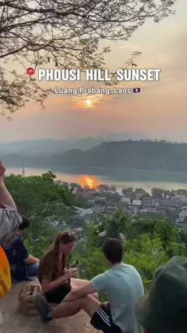 Phousi Hill Sunset 🌅 #pherngtravel #luangprabang #PlacesToVisit #travellaos #destination #visitlaos #sunset #phousimountain #phousihill #watchsunsets #fyp #foryou @Pherng Tfk  @Pherng Travel  @Pherng Travel  @Pherng Travel 