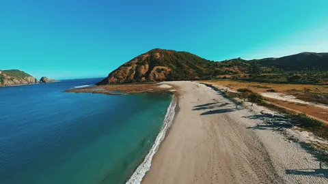 Pantai mawun Lombok #pantai #pantaivibes #lomboktiktok #lombok #lombokviral #lombokvirall🌴🌴 #lomboktiktok_fyp #lombokisland #fpv #wonderfulplaces #wonderfulindonesia #wonderfulmoment #drone #dronevideo #droneshot #dronefootage #landscape #landscapevideography #landscapevideos #landscapevideo 