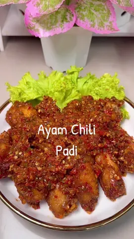 Bahan: Sayap ayam 10 buah Garam, lada, penyedap rasa, saus tiram Bumbu halus: 15 buah cabe merah keriting, 10 buah cabe hijau, 15 buah cabe rawit 8 buah bawang merah, 4 buah bawang putih “Ayamnya dimarinasi dulu pakai bumbu instan dan tepung maezena, baru digoreng” #ayamgoreng #kulinertiktok #serunyabelajar #reseprumahan #resepmudah #resepenak #masakansimple #berbagiresep 