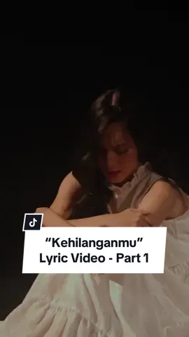 Perihal kehilanganmu memang tidak pernah mudah😭💔❤️‍🩹 Lalu aku harus bagaimana? Dengerin terus lagu dan tonton video lirik “Kehilanganmu” yaa! @shanna  #ShannaShannon #Kehilanganmu #ShannaShannonKehilanganmu #LaguBaru #MusicVideo #TOPMusicVideo #TOPNewRelease #TikTokTainment #MusikdiTikTok #RisingonTikTok 