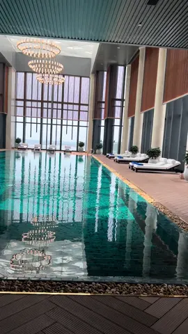 Bể bơi 4 mùa khách sạn Sea Stars Hạ Long.