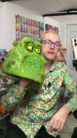 Here’s a bit of #behindthescenes fun from a recent ‘ITPW’ LIVE!! #philfletcher #philfletcherofficial #puppetbuilder #puppets #puppet #puppetsoftiktok 