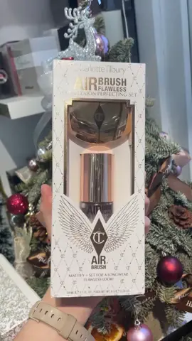 Đồ nhà CT không bao giờ làm ta thất vọng 🥰 Phấn phủ nén và xịt khoá nền lun là 2 món best seller #charlottetillbury #limitededition #airbrushflawlesssettingspray #phanphu #imbecosmetics #airbrush #chinhhang #airbrushflawlessfinish #imbecosmetics 