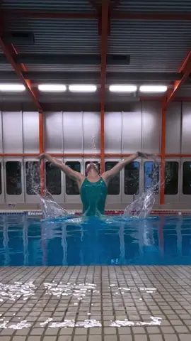 Felt so powerful with this move 💪 #swimming #artisticswimming #synchronizedswimming #slomo #gopro #bodyboost #training 