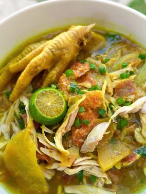 SOTO AYAM (versi kuah medok🤤) •Bahan - Ayam Paha 2 potong besar (direbus bersama kuah bumbu halus, angkat ayam nya, goreng, suir) - Ceker  - Daun Jeruk 15 lembar - Daun Salam 5 lembar - Sereh 3 ruas - Lengkuas 1 ruas jempol Bumbu Halus : - Bamer 10 siung besar - Baput 5 siung - Kemiri 4 buah - Ketumbar 1 sdt - Pala Bubuk 1/4 sdt - Kunyit 1 ruas - Jahe 1 ruas Pelengkap :  - Daun Sop - Daun Bawang - Bawang Merah Goreng - Kecambah - Kol - Sohun - Kentang 3 buah (keripik kentang : iris tipis, rendam dengan air garam, goreng) - Jeruk Sambel - Cabe #sotoayam #sotoayamkampung #sotoayamkuning #sotoayamkuahmedok #sotoayambeningsederhana #resepkuahsoto #resepkuahsoto #sotodaging #sotoayam #makansotoayam #reseptiktok #videocooking #cookingtiktok #videoviral #idemasakan #idemasakanrumahan #reseptiktok #resepsotoayam #menumkansiangku #menuseger #fyp #fypシ゚viral #fypage #fyppppppppppppppppppppppp #fypp #fypdong #fypシ゚ #fypgakni #fypsounds #fyppp #fyp #fypdong #fypシ゚viral #viralvideo #djviraltiktok #djviral2024 #jjviral #djviraltiktok 