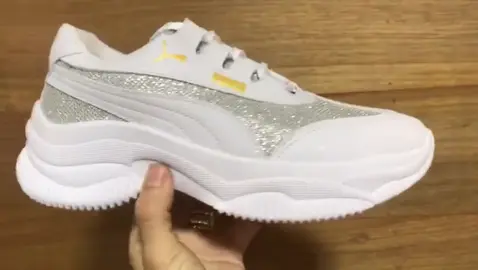 Tênis Plataforma  Blogueirinha💛  Para todos os momentos: academia, lazer, viagem, trabalho e dia a dia. Super estiloso e casual, ultra confortável e resistente. _ _ Manda um oi que envio o link #mulher #tenisfeminino #casual #GymTok 