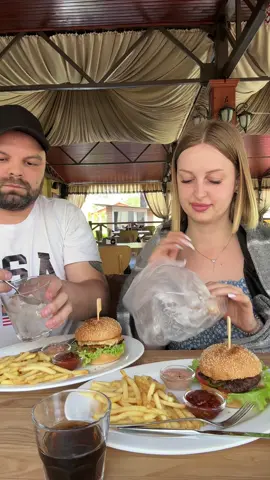 husband and wife, which one is smarter?  #couple #funny #funnyvideo 