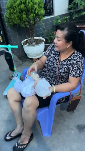 Hội thi em bé bú sữa.giữa hai đội Bình Khánh vs Mỹ Bình, đội Bình Khánh là e bé gái.Đội Mỹ Bình là e bé trai