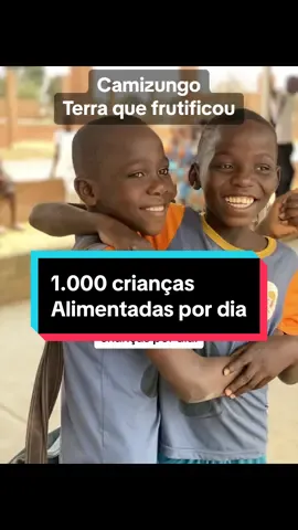 Aqui no Camizungo alimentamos cerca de 1.000 crianças por dia. Vc também pode alimentar uma criança, clique no link no perfil. #pablomarcal #angola #africa 