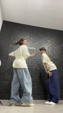 se rodea de amiguitos to los dias😝 con mi @👅🌎 dc: @JOSE SANZ💔 me encantaaa! #parati #xyzbca #fypシ #viralvideo #dancing #foryou #foryoupage #tutuca #baile #dancer #trends #trend #dancechallenge 
